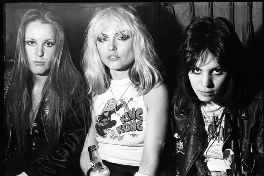 The queens of noise.